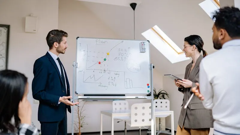 Équipe adoptant un nouvel outil numérique